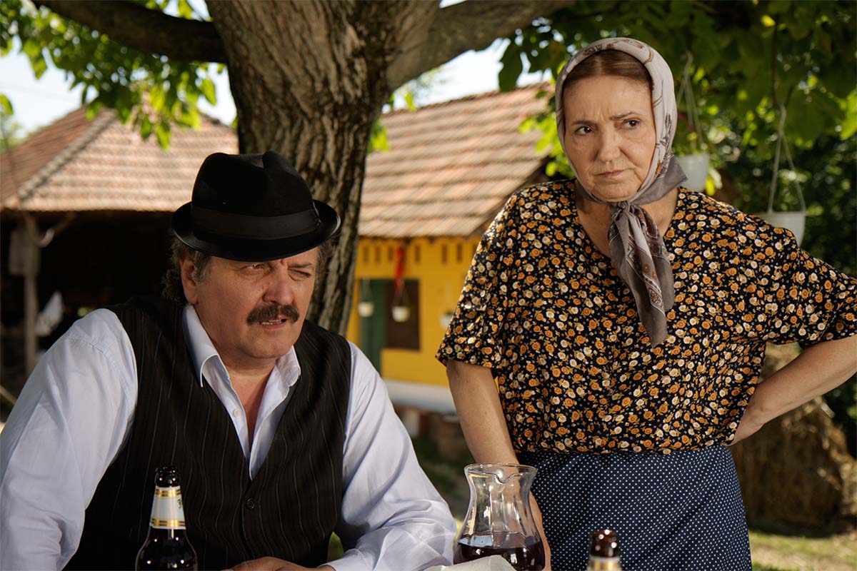 Selo gori a baba se češlja