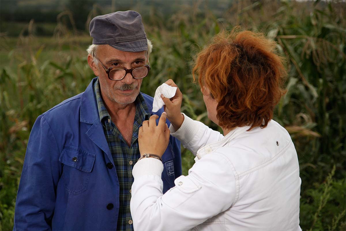 Selo gori a baba se češlja